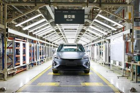 极狐阿尔法T5官方降价3.2万，11.98万起！中型纯电SUV看它就够了