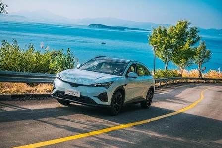极狐阿尔法T5官方降价3.2万，11.98万起！中型纯电SUV看它就够了