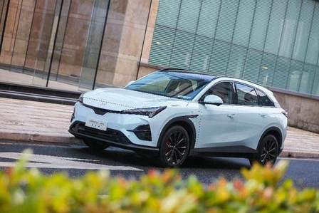 极狐阿尔法T5官方降价3.2万，11.98万起！中型纯电SUV看它就够了