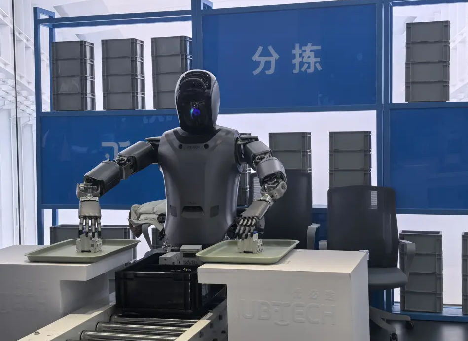 当工业人形机器人走进车企，人类员工需要有“危机感”了吗？