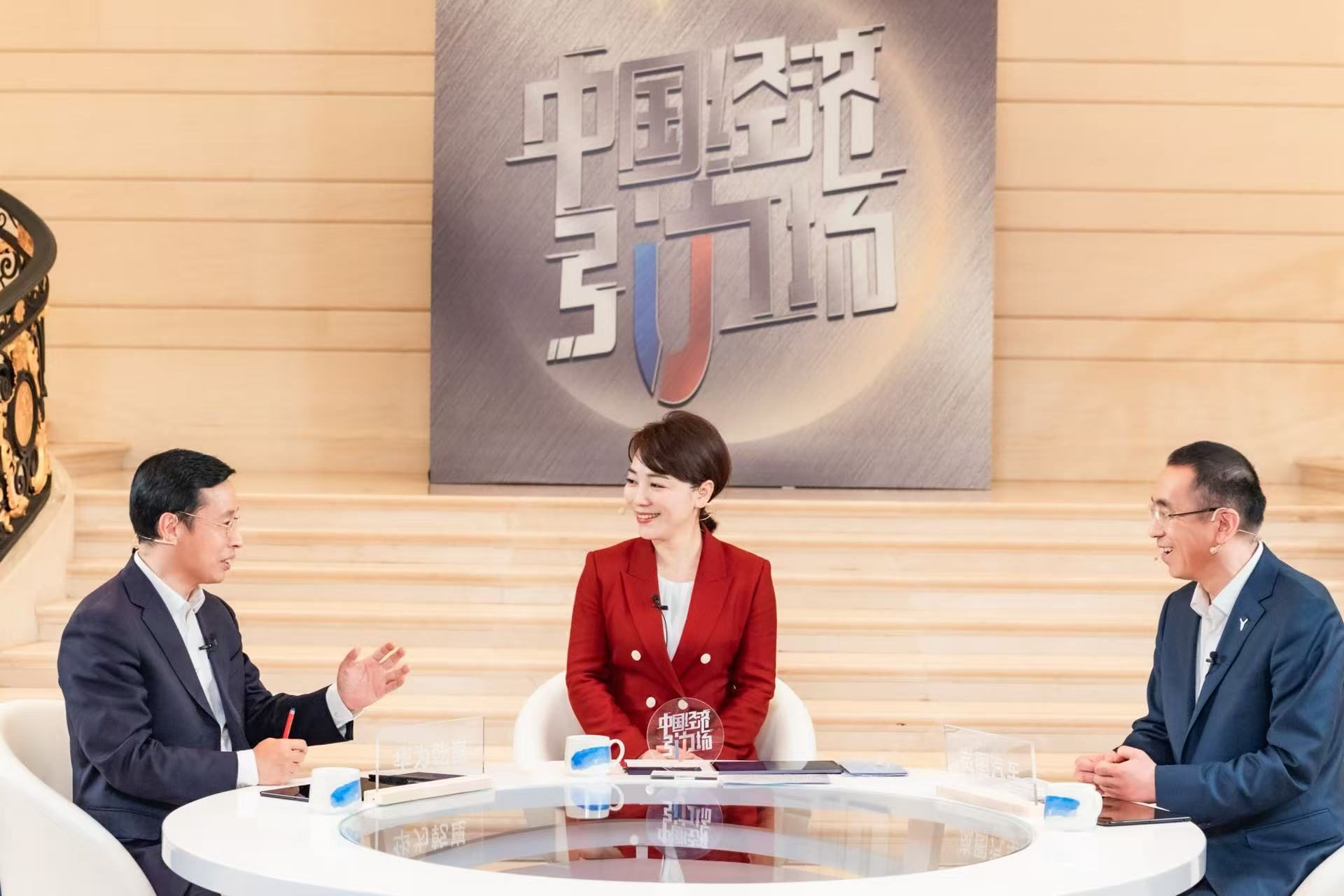 全民智驾新时代，华为乾崑定义“高阶智驾”标准