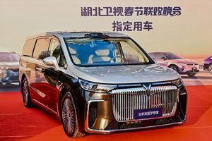 再度携手春晚 全新岚图梦想家担任2025春节特别节目工作用车