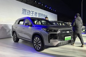 10万能买到7座插混SUV，奇瑞风云T8上市，5+2座椅适合二胎家庭？