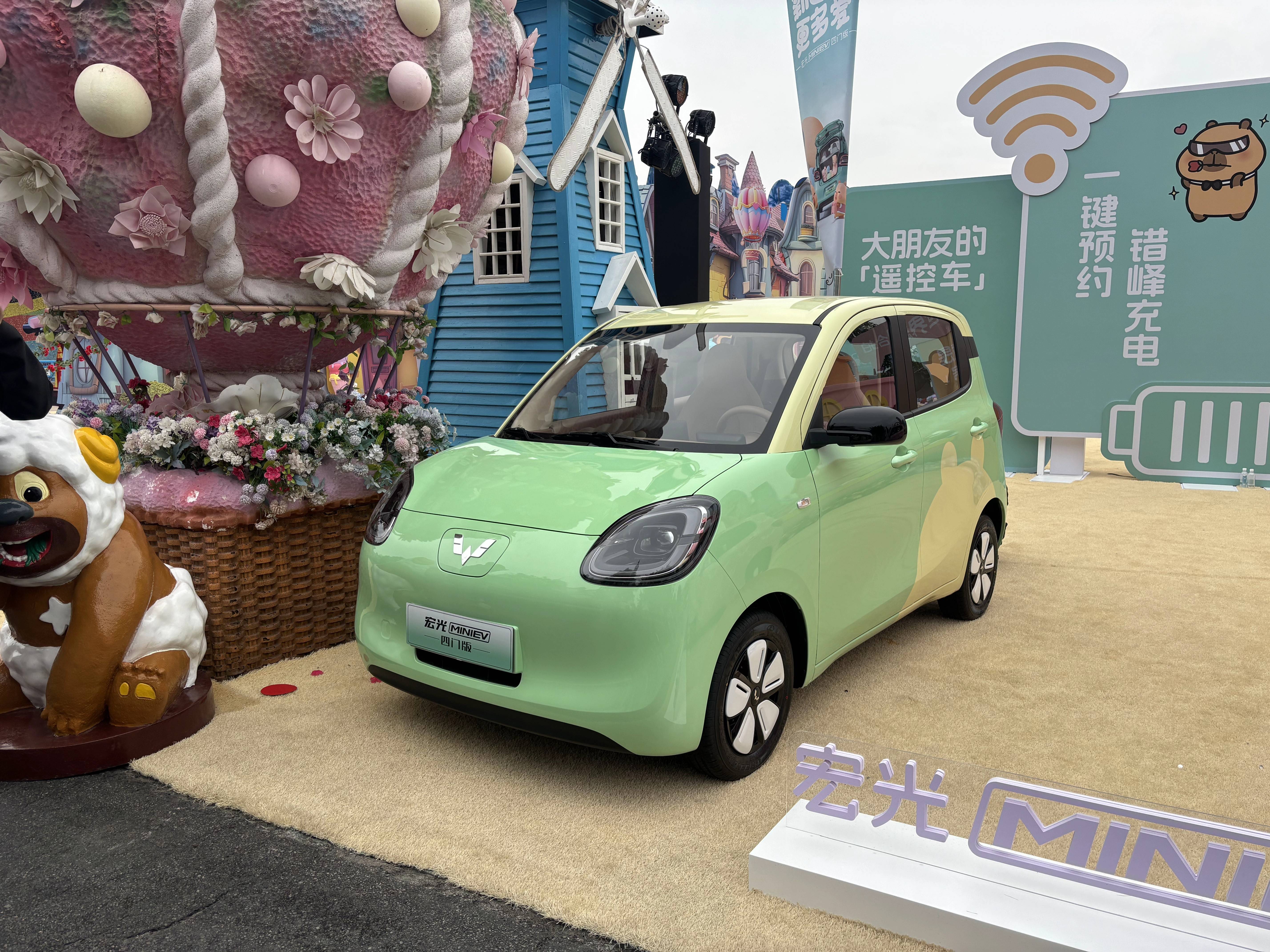 五菱宏光MINIEV四门版买4.48万元低配，省下的钱充电能跑5万公里