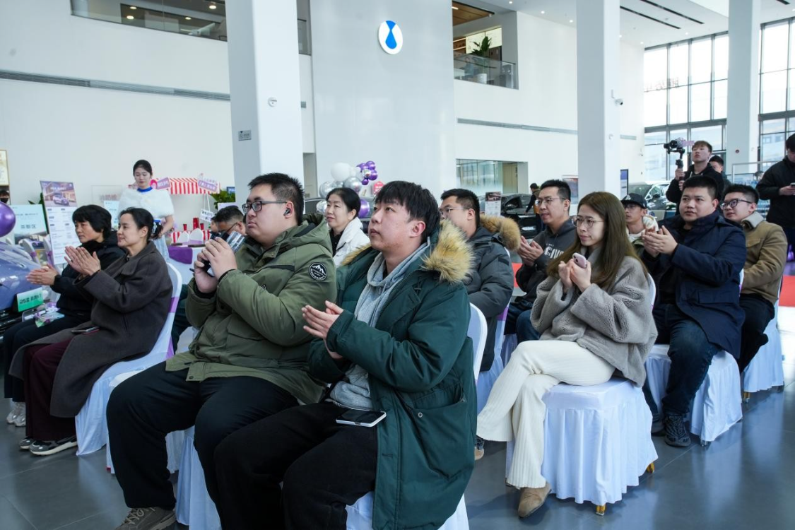 标配200+项配置，石家庄站品鉴25款腾势N7