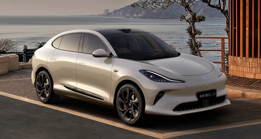 满配SUV”全新智己LS6剧院版上市，权益价21.99万~28.29万元