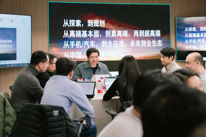 小米召开“Ultra”发布会，小米15 Ultra、SU7 Ultra等发布