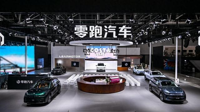 零跑B10内饰正式亮相：简约内饰带有扩展设计，车辆或有很大潜力
