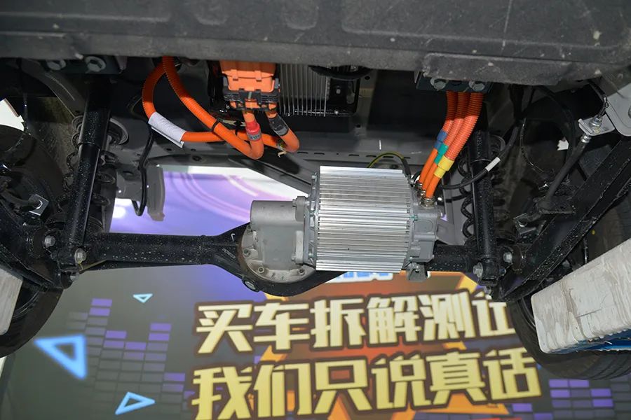 奔腾小马拆车：两万元微型纯电底盘，你猜到底什么样？