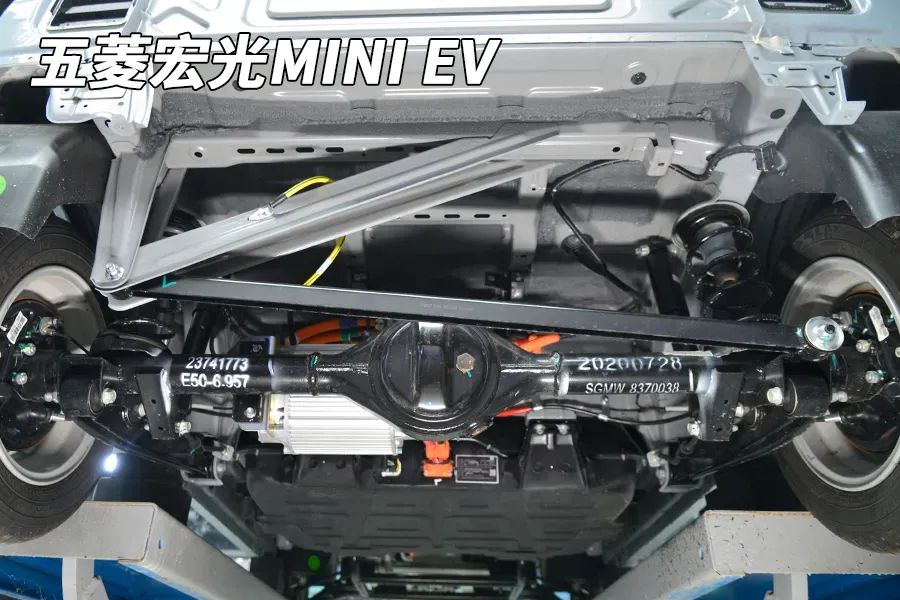 奔腾小马拆车：两万元微型纯电底盘，你猜到底什么样？