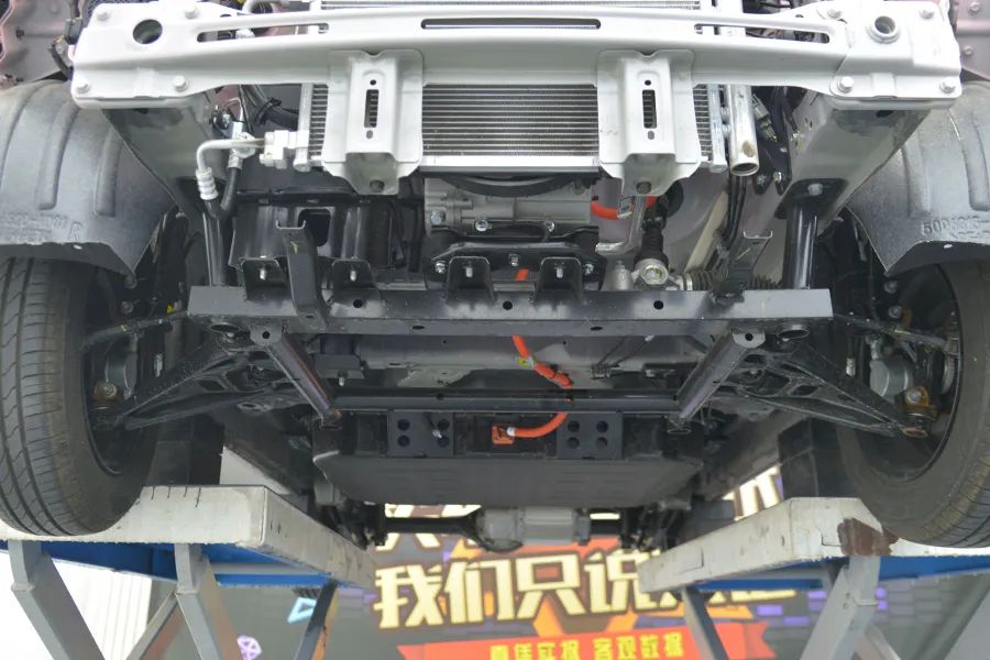 奔腾小马拆车：两万元微型纯电底盘，你猜到底什么样？