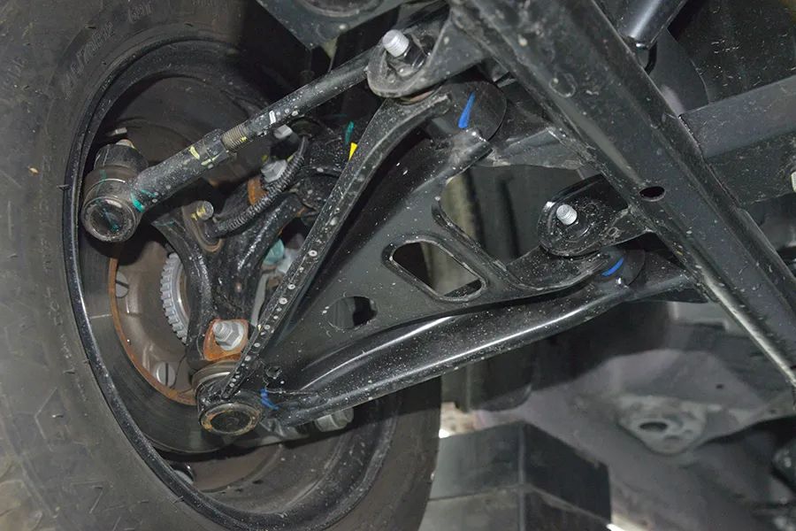 奔腾小马拆车：两万元微型纯电底盘，你猜到底什么样？