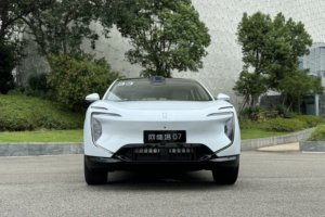 25万预算选纯电中型SUV，特斯拉焕新Model Y还是阿维塔07？