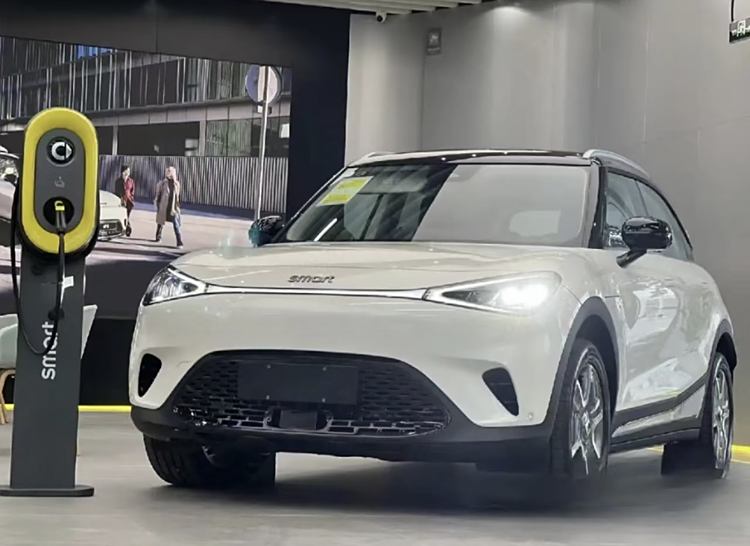 电动小钢炮对决：MINI与smart精灵极限二选一