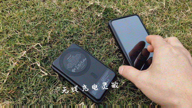爱沃可Qi2磁吸无线充电宝评测：轻巧便携，主打实用和便利！