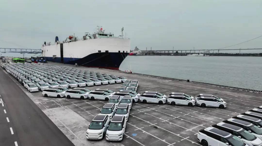 再卷，连裤衩都要卷没了
