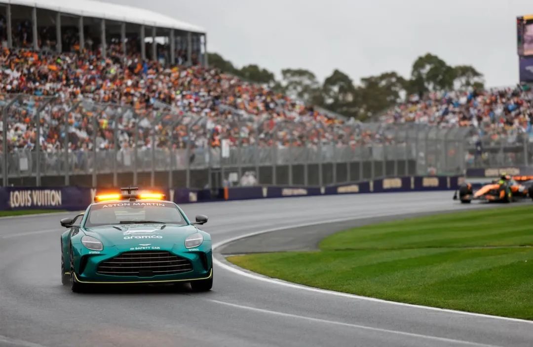 2025 F1揭幕战雨中完赛，上海正式进入“F1时间”
