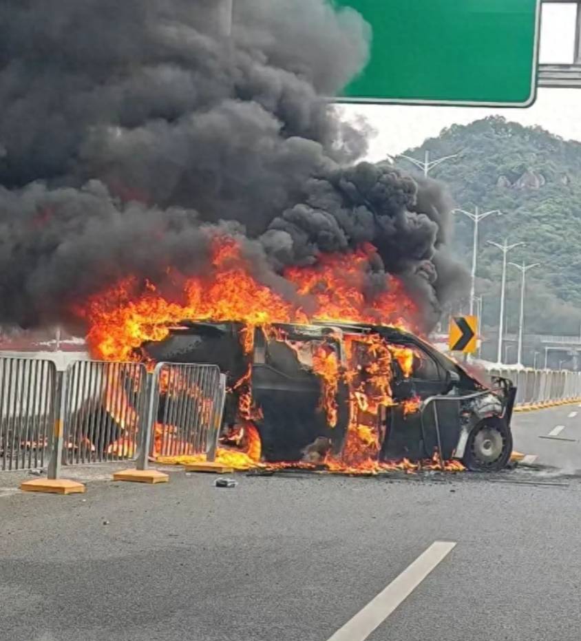 极氪回应极氪009起火事件