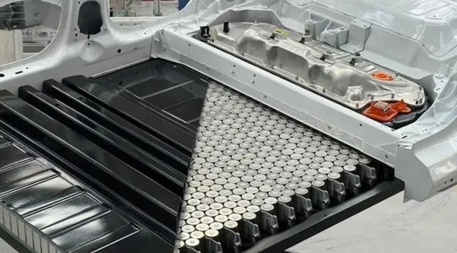 宝马大圆柱电池，如何解特斯拉头疼的量产难题？