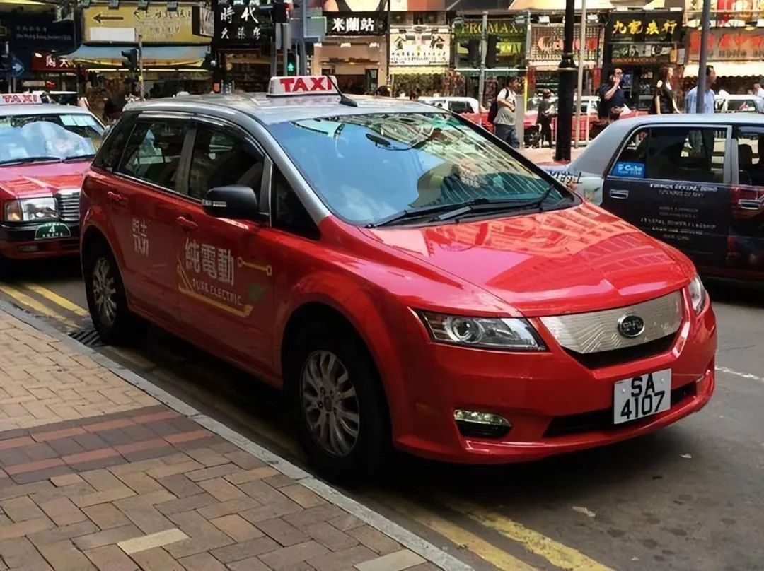 每一位香港的士司机都在播《讲不出再见》