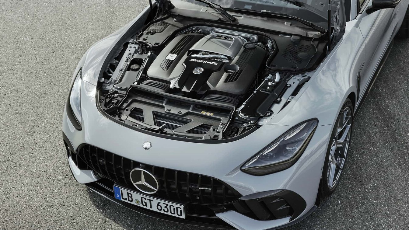2025款奔驰AMG GT63 Pro：专属车漆+4.0L+V8发动机 零百加速3.1秒