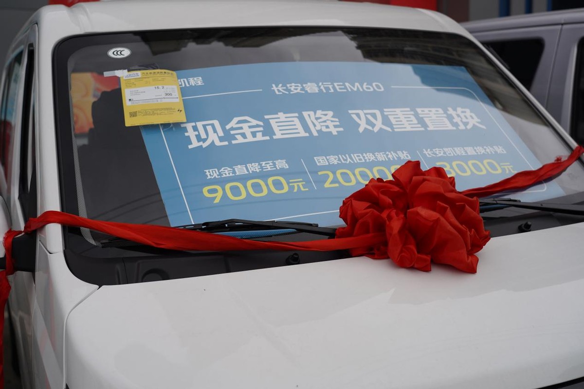探店有惊喜，新一代长安睿行EM60太适合拉货了