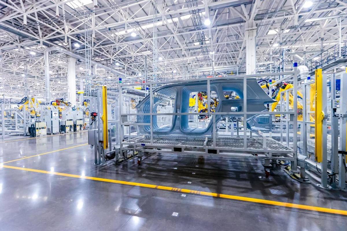 两款车型焕新上市 赛力斯何利扬：问界已累计交付新车近60万辆