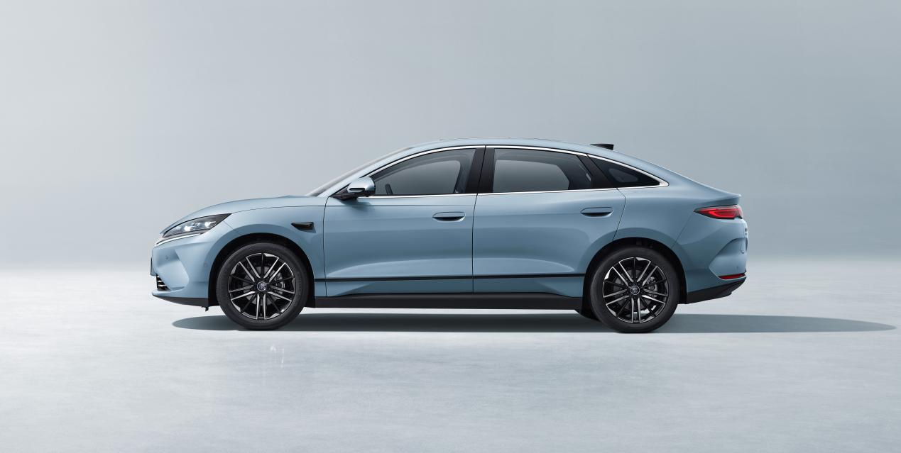 11.98万起的秦L EV，能刚Model 3？配置全能，却偷偷做“减法”？