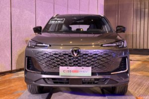 长安逸动PHEV、CS55 PLUS PHEV双车上市，经典带电，加量不加价