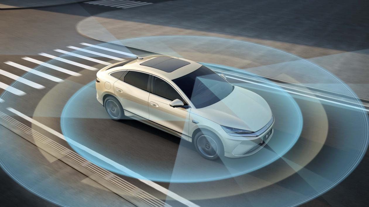 11.98万起的秦L EV，能刚Model 3？配置全能，却偷偷做“减法”？