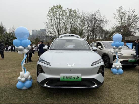 五菱星光S 家庭周末露营好搭档