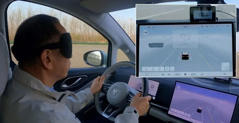 刷新行业智驾安全上限！岚图汽车CEO卢放蒙眼挑战130km/h AEB