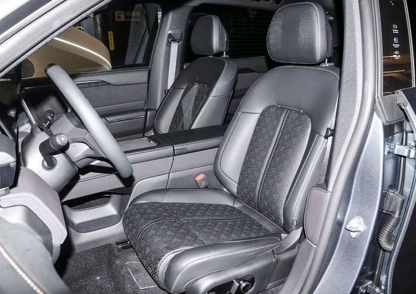 20万预算买家用纯电SUV，星纪元ET与极氪7X谁更值？