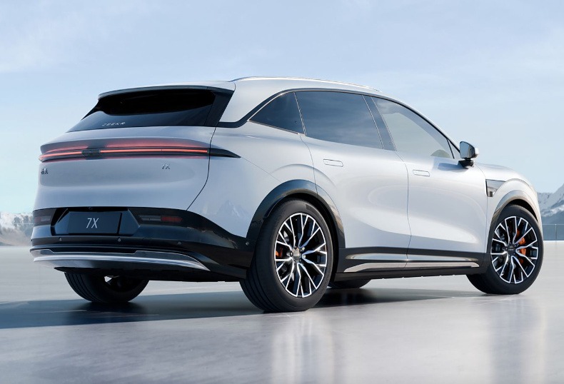 20万预算买家用纯电SUV，星纪元ET与极氪7X谁更值？