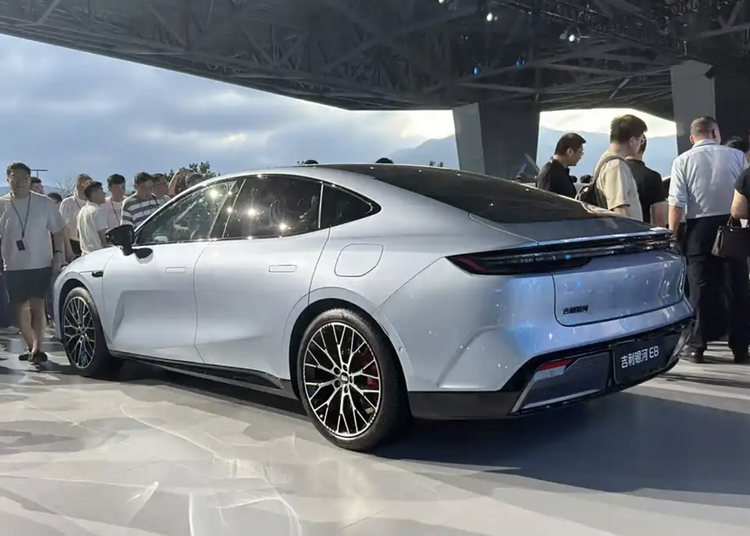 2025款吉利银河E8上市，售价14.98万-19.88万元