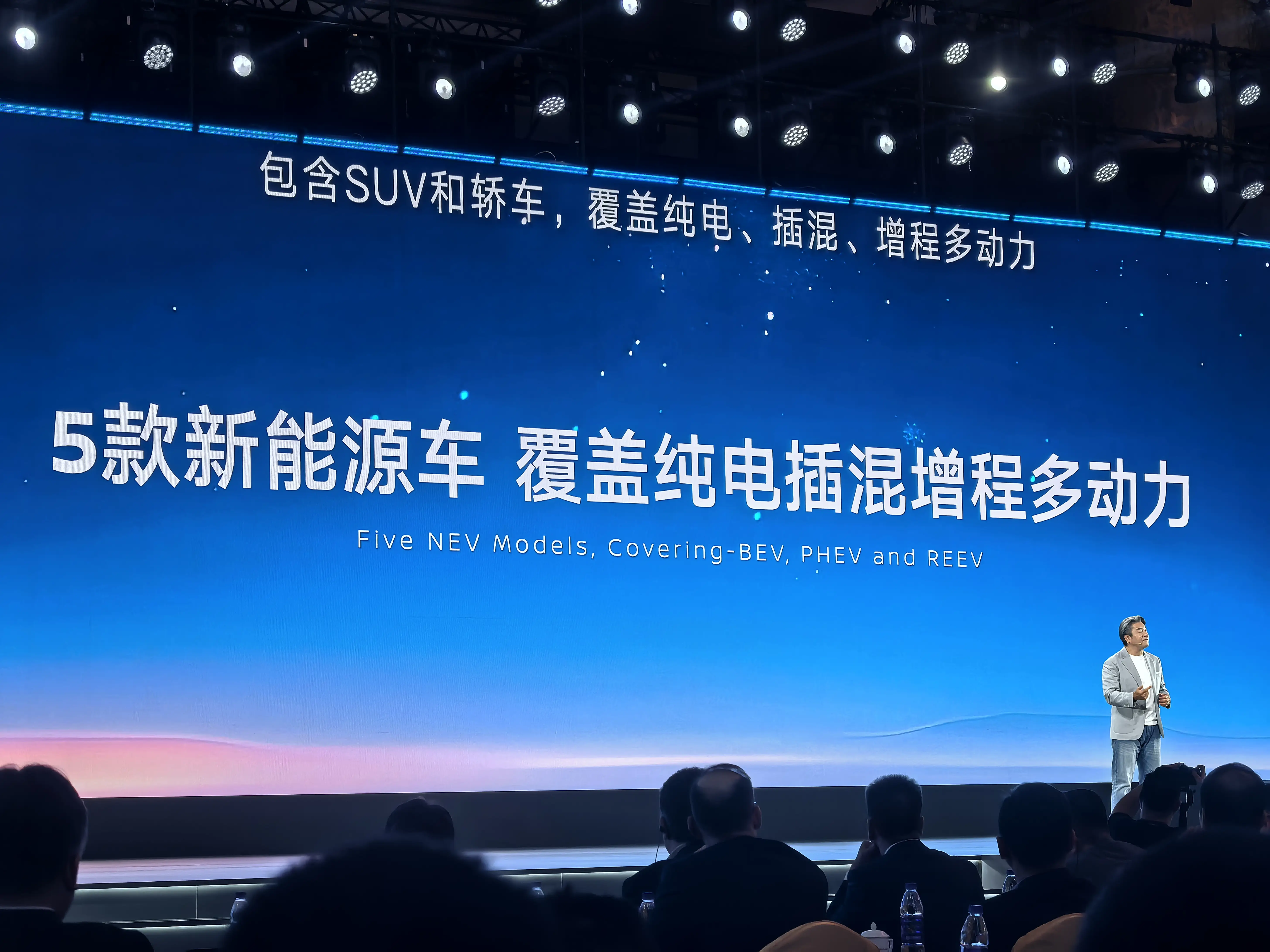 东风日产给合资车企转型打个样，智能座舱成N7最大惊喜