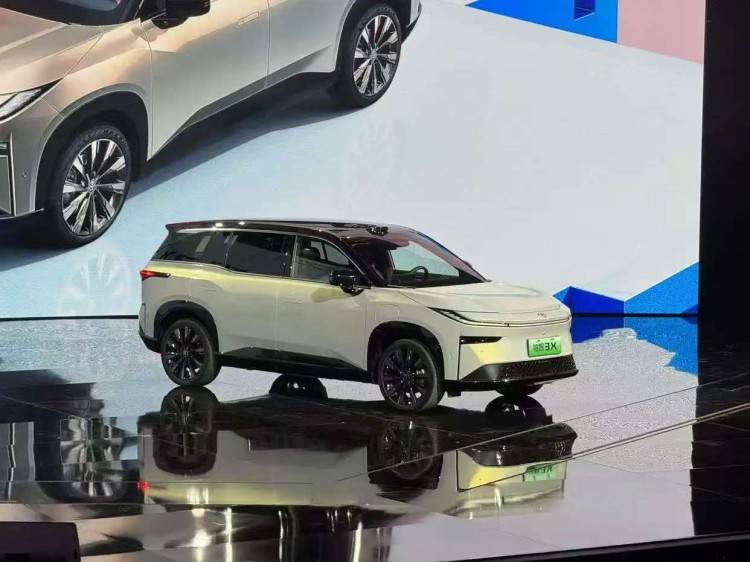 丰田最智能的纯电SUV在中国 铂智3X售10.98万元起