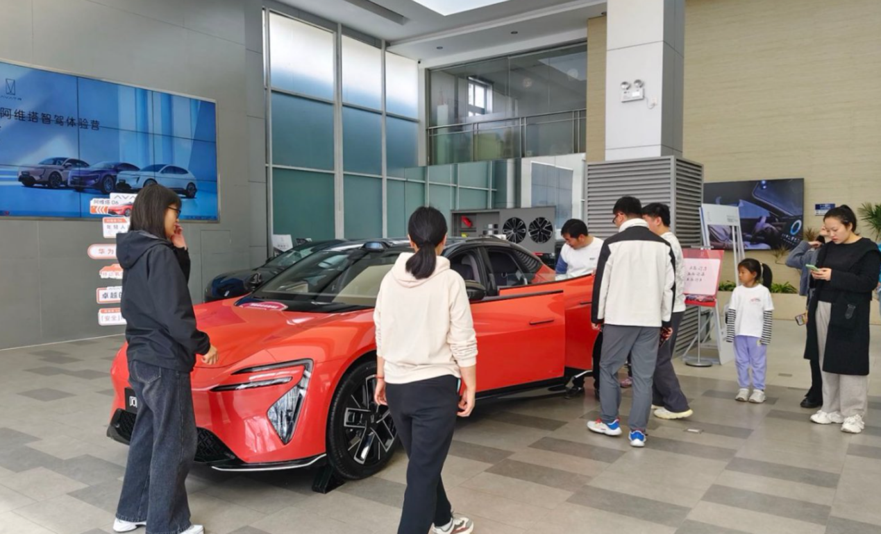 阿维塔06预售，让年轻人的“第一台豪车”跳过BBA