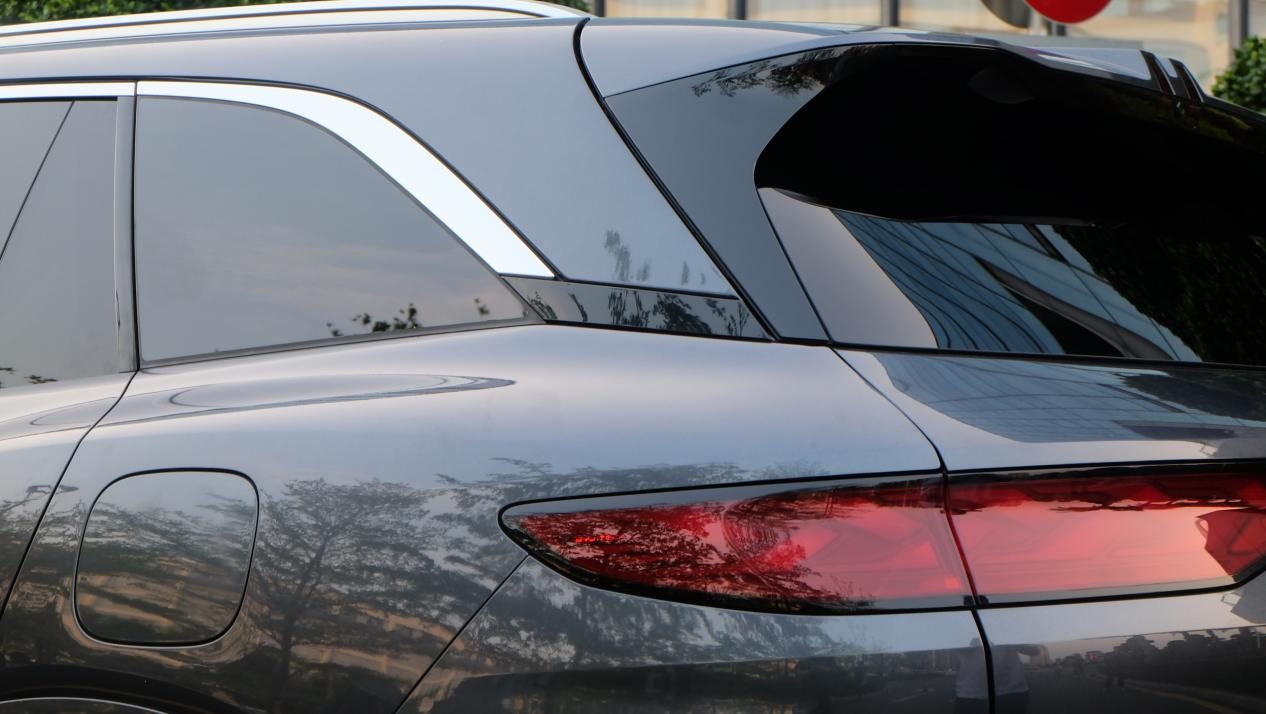 零百2.7秒，兆瓦闪充上车，小米最害怕的竟然是比亚迪？
