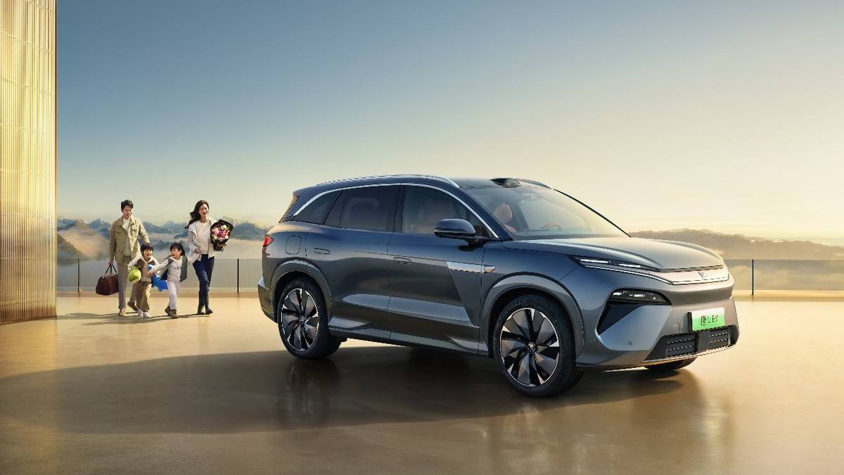大家庭的第一台旗舰SUV 比亚迪划时代旗舰SUV唐L上市