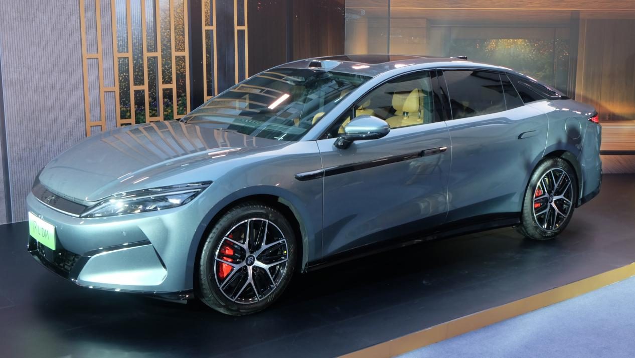 零百2.7秒，兆瓦闪充上车，小米最害怕的竟然是比亚迪？