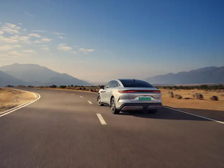 汉L 20.98万起售，对合资中高级轿车“穷追猛打”