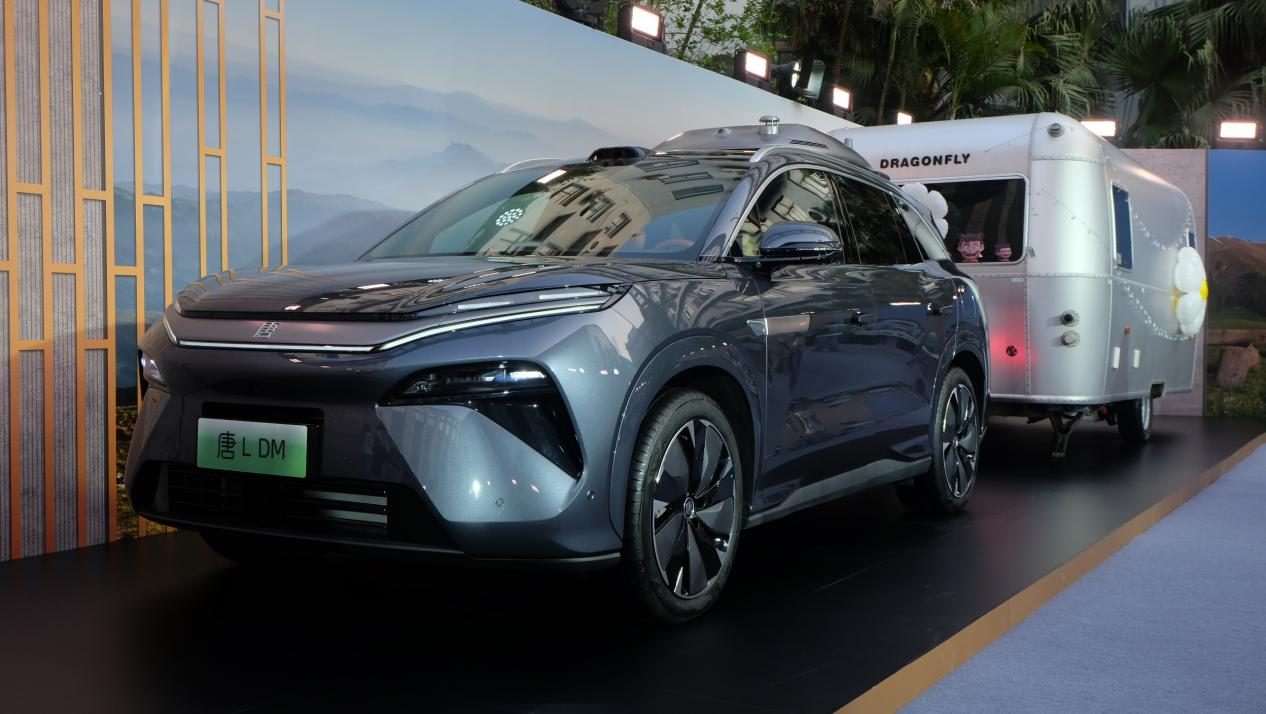 零百2.7秒，兆瓦闪充上车，小米最害怕的竟然是比亚迪？