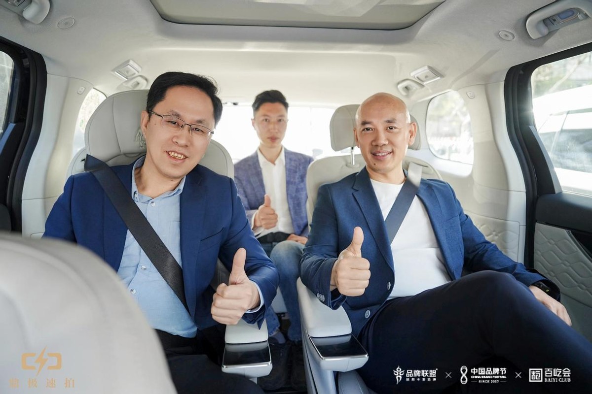 东风央企新势力见证：星海V9以“科技+人文”护航百屹会杭州行活动