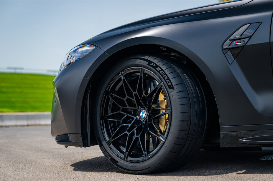 全新倍耐力 P ZERO首秀即登顶"TYRE REVIEWS"对比测试榜首