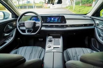 现金一口价8.99万起售，2025款风云A8心动而来