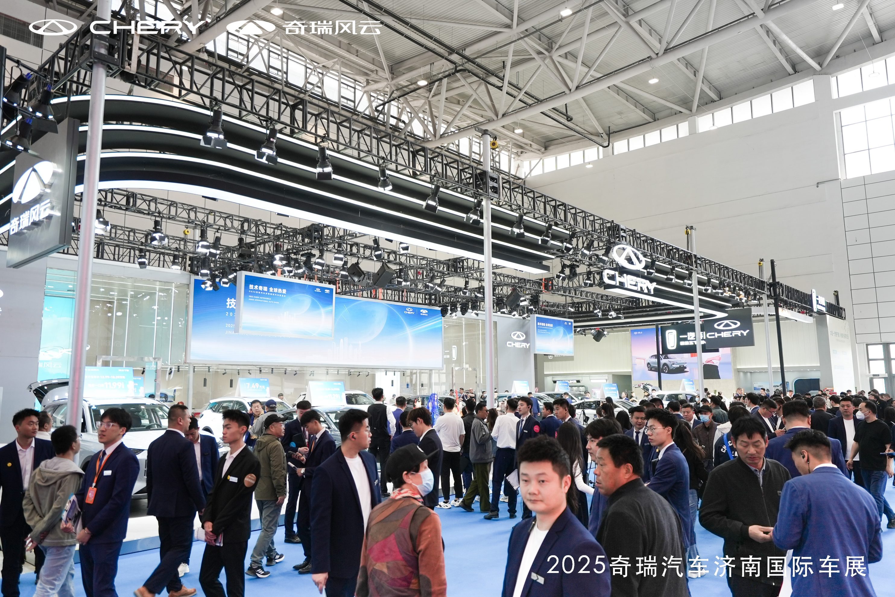 齐鲁国际车展双车上市：奇瑞风云T8与艾瑞泽8 Pro领衔登场，技术赋能“全球热爱”