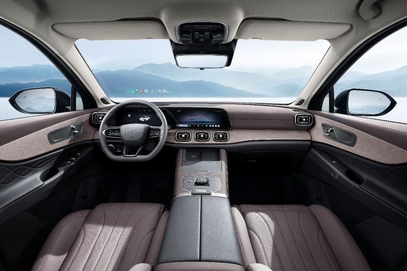 超长续航旗舰电混SUV——2025款风云T10于奇瑞“混动之夜”尊耀上市