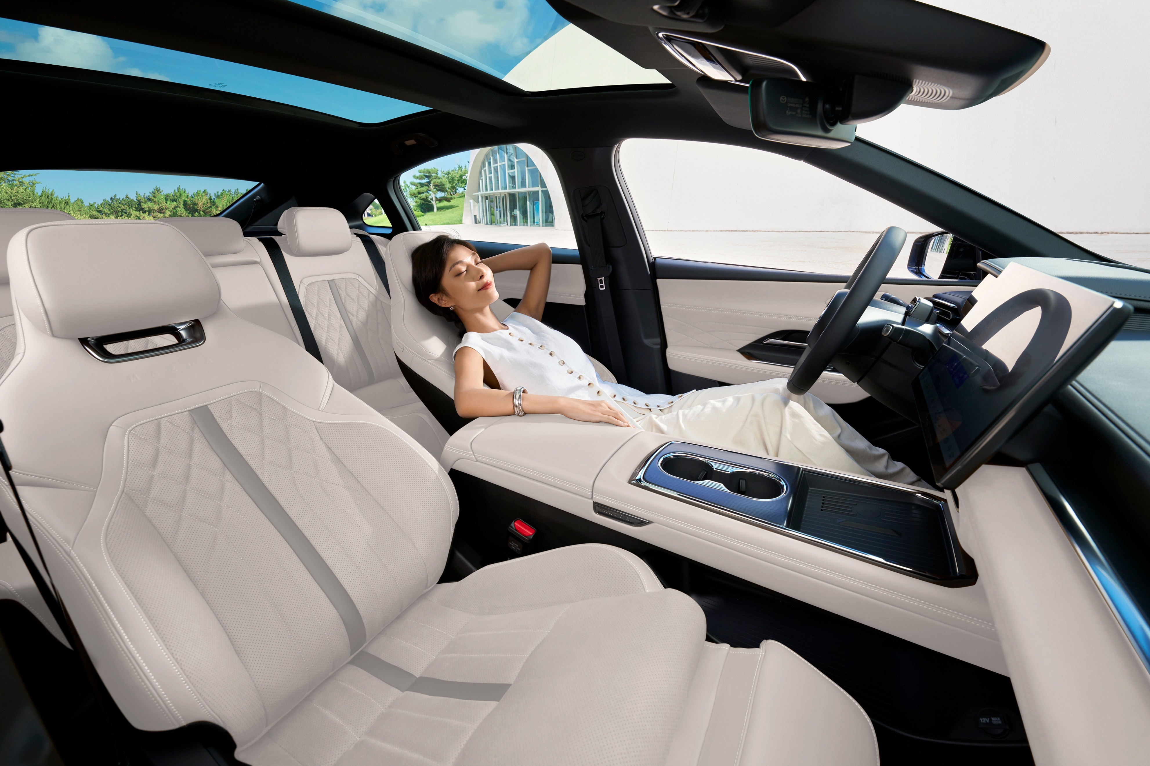惊爆！MAZDA EZ-6浅色内饰上新，补贴后9.98万起开回家