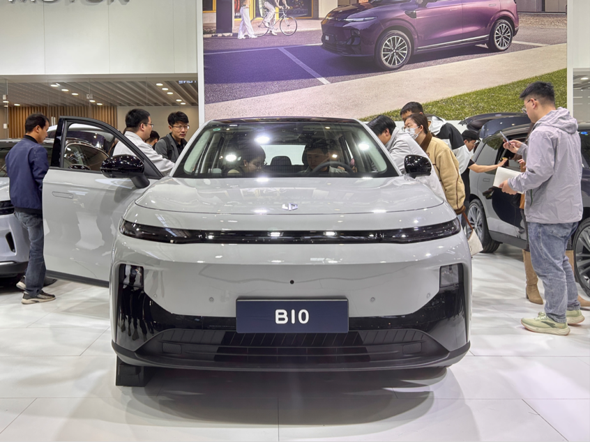 10万级纯电SUV新卷王？零跑B10亮相齐鲁车展